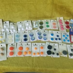 New Vintage La Mode Buttons Lot 36 Sewing Textiles Art